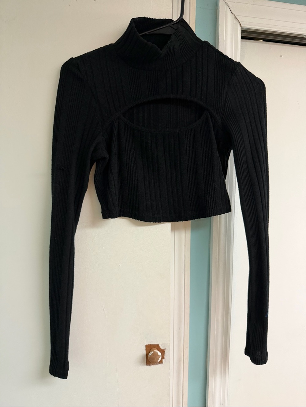 SHEIN Black Ribbed Cutout Turtleneck Crop Top
